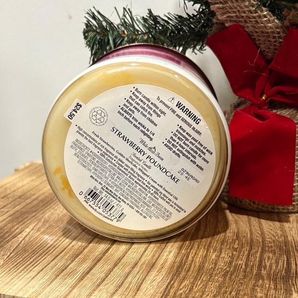 White Barn Strawberry Pound Cake 3-wick Candle-NEVER USED - Picture 5 of 5